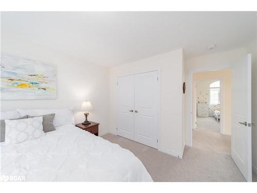 1002 Larter Street, Innisfil, ON - Indoor Photo Showing Bedroom