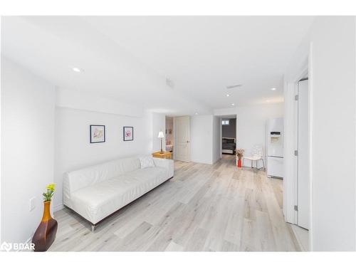 1002 Larter Street, Innisfil, ON - Indoor Photo Showing Bedroom