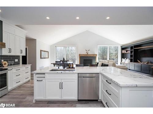 151 Mount Saint Louis Road E, Oro-Medonte, ON - Indoor Photo Showing Kitchen With Upgraded Kitchen