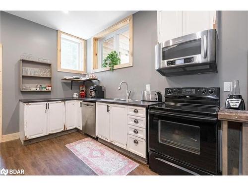 151 Mount Saint Louis Road E, Oro-Medonte, ON - Indoor Photo Showing Kitchen