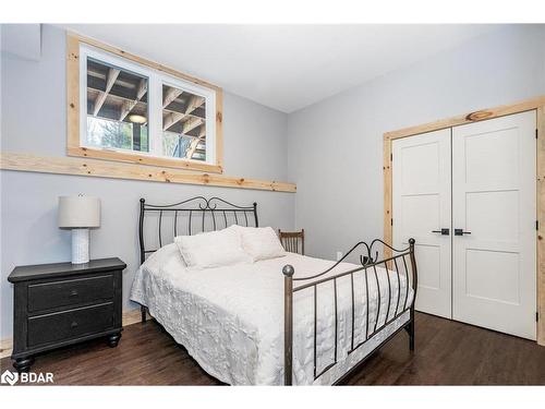 151 Mount Saint Louis Road E, Oro-Medonte, ON - Indoor Photo Showing Bedroom