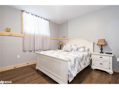 151 Mount Saint Louis Road E, Oro-Medonte, ON - Indoor Photo Showing Bedroom