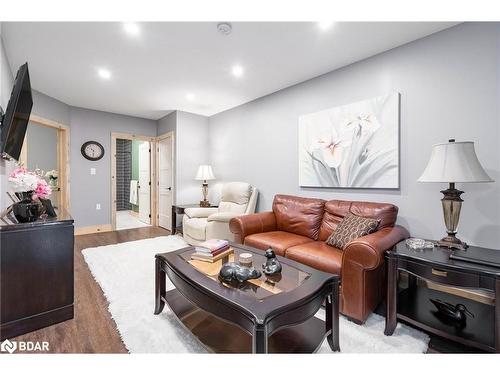 151 Mount Saint Louis Road E, Oro-Medonte, ON - Indoor Photo Showing Living Room