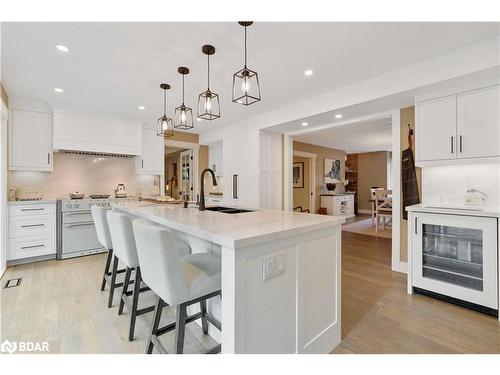 11 Park Trail, Midhurst, ON - Indoor Photo Showing Kitchen With Upgraded Kitchen