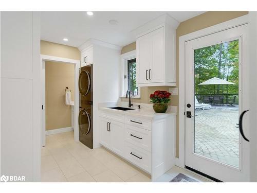 11 Park Trail, Midhurst, ON - Indoor Photo Showing Laundry Room