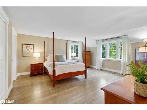 11 Park Trail, Midhurst, ON - Indoor Photo Showing Bedroom