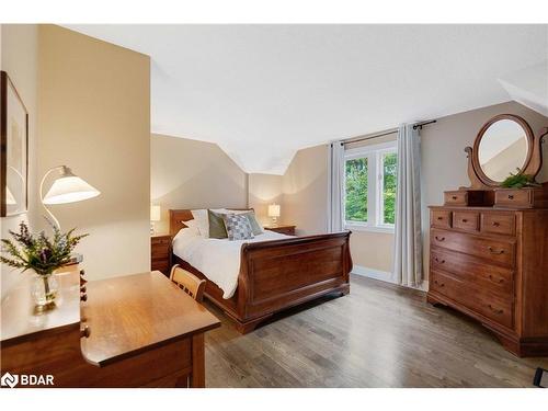 11 Park Trail, Midhurst, ON - Indoor Photo Showing Bedroom