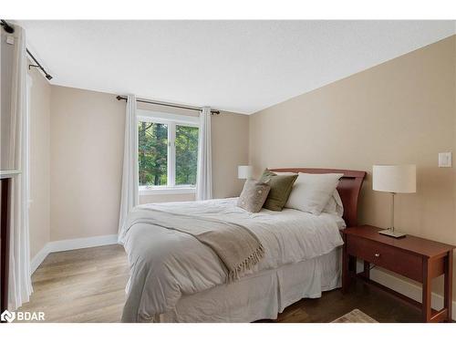 11 Park Trail, Midhurst, ON - Indoor Photo Showing Bedroom