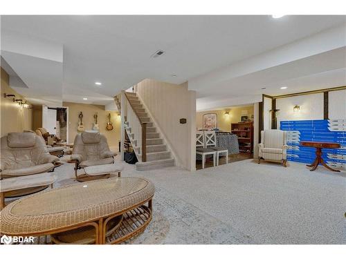 11 Park Trail, Midhurst, ON - Indoor Photo Showing Other Room