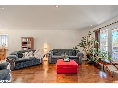 15 Seline Crescent, Barrie, ON - Indoor Photo Showing Living Room