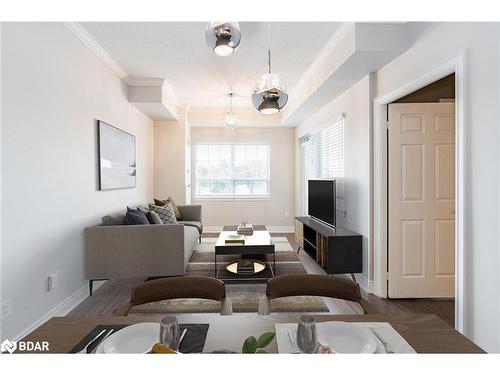 214-354 Atherley Road, Orillia, ON - Indoor Photo Showing Living Room