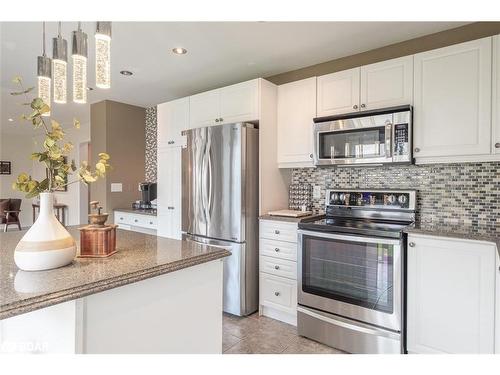 29 Ferris Lane, Alliston, ON - Indoor Photo Showing Kitchen With Upgraded Kitchen