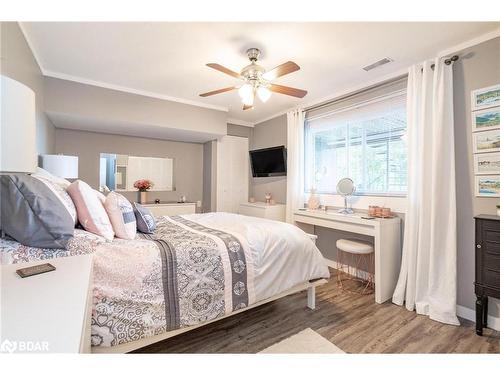 31 Birch Grove Drive, Barrie, ON - Indoor Photo Showing Bedroom