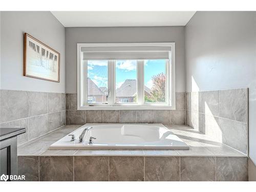 35 Royal Park Boulevard, Barrie, ON - Indoor Photo Showing Bathroom