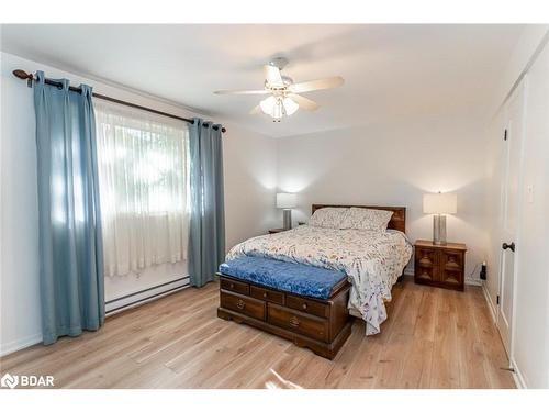 29-360 Blake Street, Barrie, ON - Indoor Photo Showing Bedroom