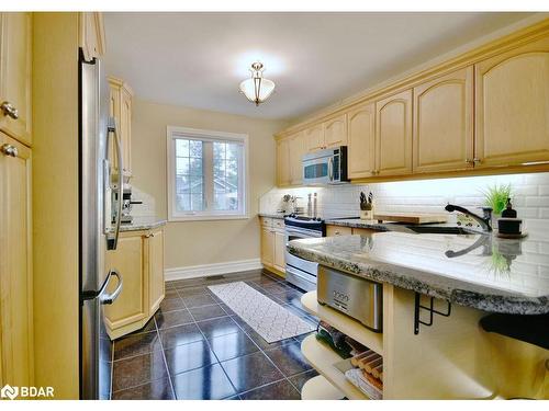 25 Laidlaw Street, Wasaga Beach, ON - Indoor Photo Showing Kitchen