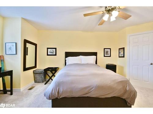 25 Laidlaw Street, Wasaga Beach, ON - Indoor Photo Showing Bedroom