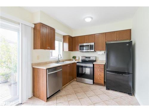 78 Stonemount Crescent, Angus, ON - Indoor Photo Showing Kitchen With Double Sink