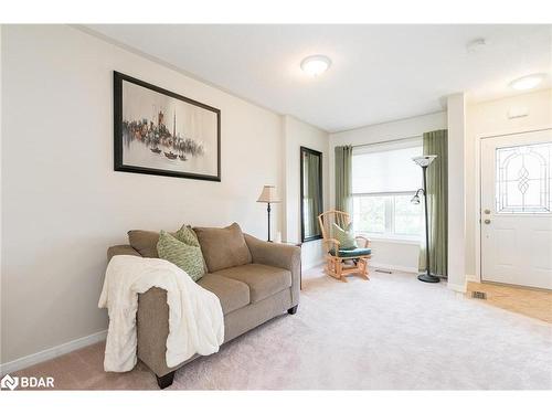 78 Stonemount Crescent, Angus, ON - Indoor Photo Showing Living Room