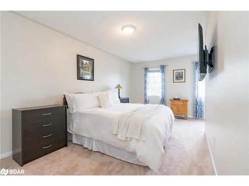 78 Stonemount Crescent, Angus, ON - Indoor Photo Showing Bedroom