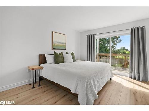 105 Wessenger Drive, Barrie, ON - Indoor Photo Showing Bedroom