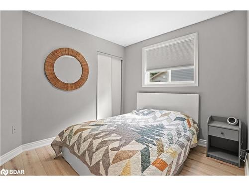 105 Wessenger Drive, Barrie, ON - Indoor Photo Showing Bedroom