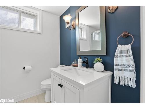 105 Wessenger Drive, Barrie, ON - Indoor Photo Showing Bathroom