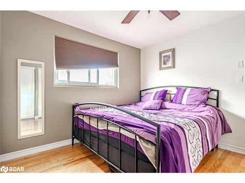 215 Phillips Street, Barrie, ON - Indoor Photo Showing Bedroom