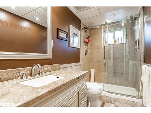 215 Phillips Street, Barrie, ON - Indoor Photo Showing Bathroom