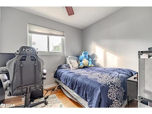 215 Phillips Street, Barrie, ON - Indoor Photo Showing Bedroom