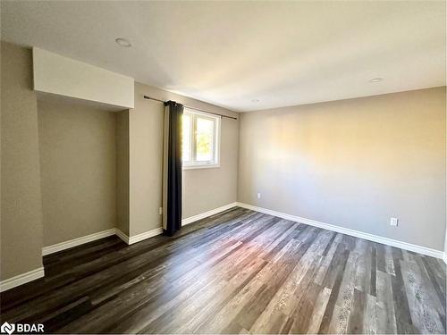 Lower-33 Camelot Square, Barrie, ON - Indoor Photo Showing Other Room