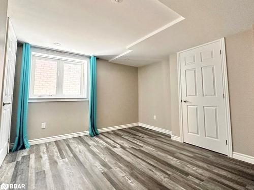 Lower-33 Camelot Square, Barrie, ON - Indoor Photo Showing Other Room