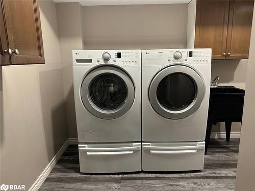 Lower-33 Camelot Square, Barrie, ON - Indoor Photo Showing Laundry Room