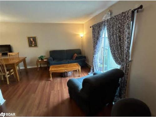 24-65 Dorchester Boulevard, St. Catharines, ON - Indoor Photo Showing Living Room