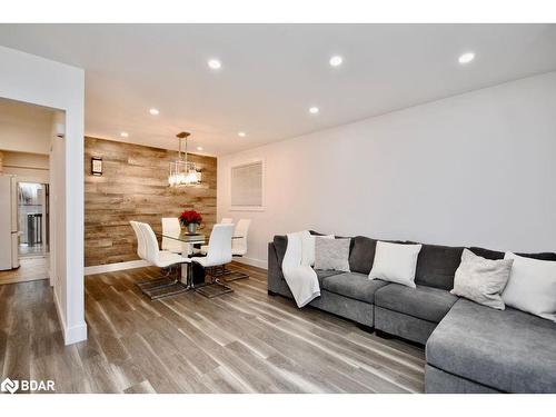 72 Jane Crescent, Barrie, ON - Indoor Photo Showing Living Room