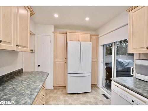 72 Jane Crescent, Barrie, ON - Indoor Photo Showing Kitchen