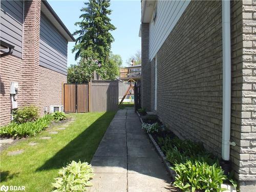 72 Jane Crescent, Barrie, ON - Outdoor