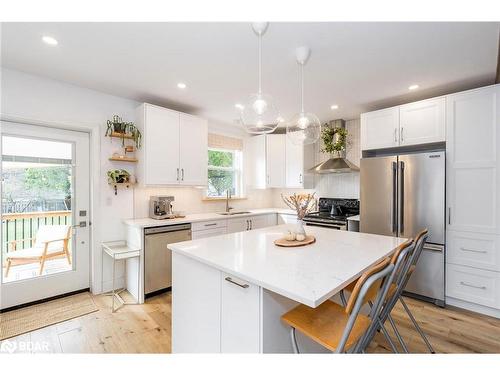 90 Eccles Street N, Barrie, ON - Indoor Photo Showing Kitchen With Upgraded Kitchen