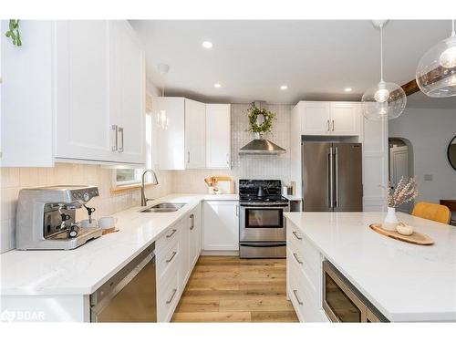 90 Eccles Street N, Barrie, ON - Indoor Photo Showing Kitchen With Double Sink With Upgraded Kitchen