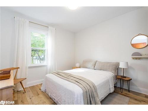 90 Eccles Street N, Barrie, ON - Indoor Photo Showing Bedroom