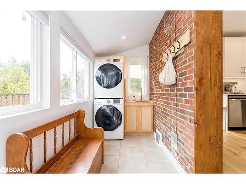 90 Eccles Street N, Barrie, ON - Indoor Photo Showing Laundry Room