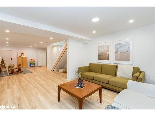 90 Eccles Street N, Barrie, ON - Indoor Photo Showing Living Room