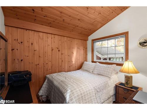 1093 Laidlaw Ave Avenue, Gravenhurst, ON - Indoor Photo Showing Bedroom