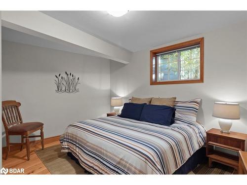 1093 Laidlaw Ave Avenue, Gravenhurst, ON - Indoor Photo Showing Bedroom