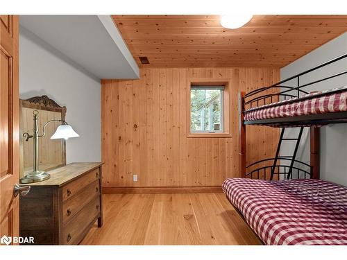 1093 Laidlaw Ave Avenue, Gravenhurst, ON - Indoor Photo Showing Bedroom