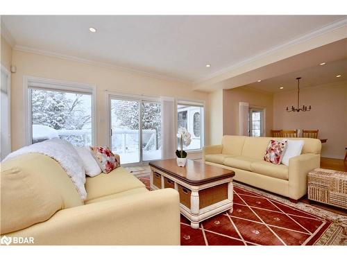 60 Balsam Street, Tiny, ON - Indoor Photo Showing Living Room