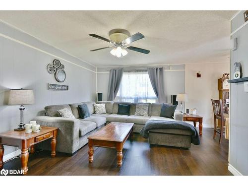 624 Bayview Drive, Midland, ON - Indoor Photo Showing Living Room