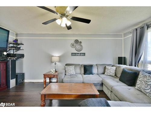 624 Bayview Drive, Midland, ON - Indoor Photo Showing Living Room