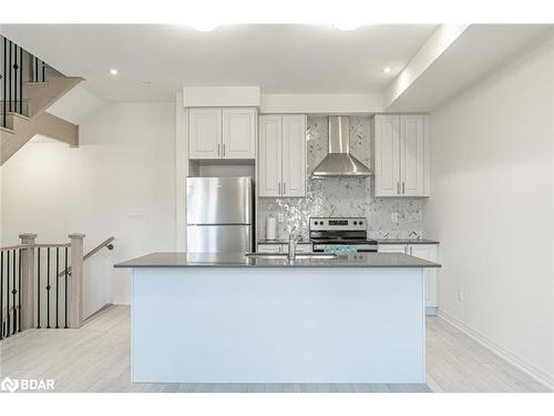 31 Bluebird Lane, Barrie, ON - Indoor Photo Showing Kitchen With Upgraded Kitchen