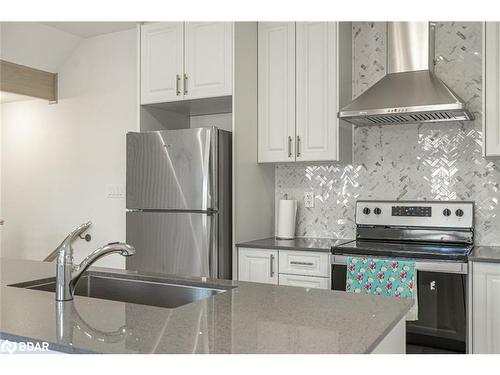 31 Bluebird Lane, Barrie, ON - Indoor Photo Showing Kitchen With Stainless Steel Kitchen With Upgraded Kitchen